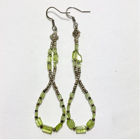 Peridot green glass dangle earrings, Rectangular glass beads, silver tone beads - Picture 2 of 4